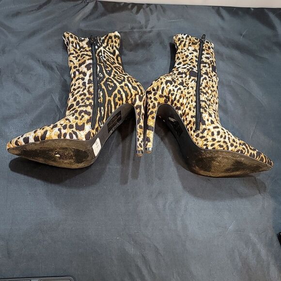 SO ME LEOPARD POINTED TOE SIDE ZIP CLOSURE ANKLE BOOT - Picture 10 of 14